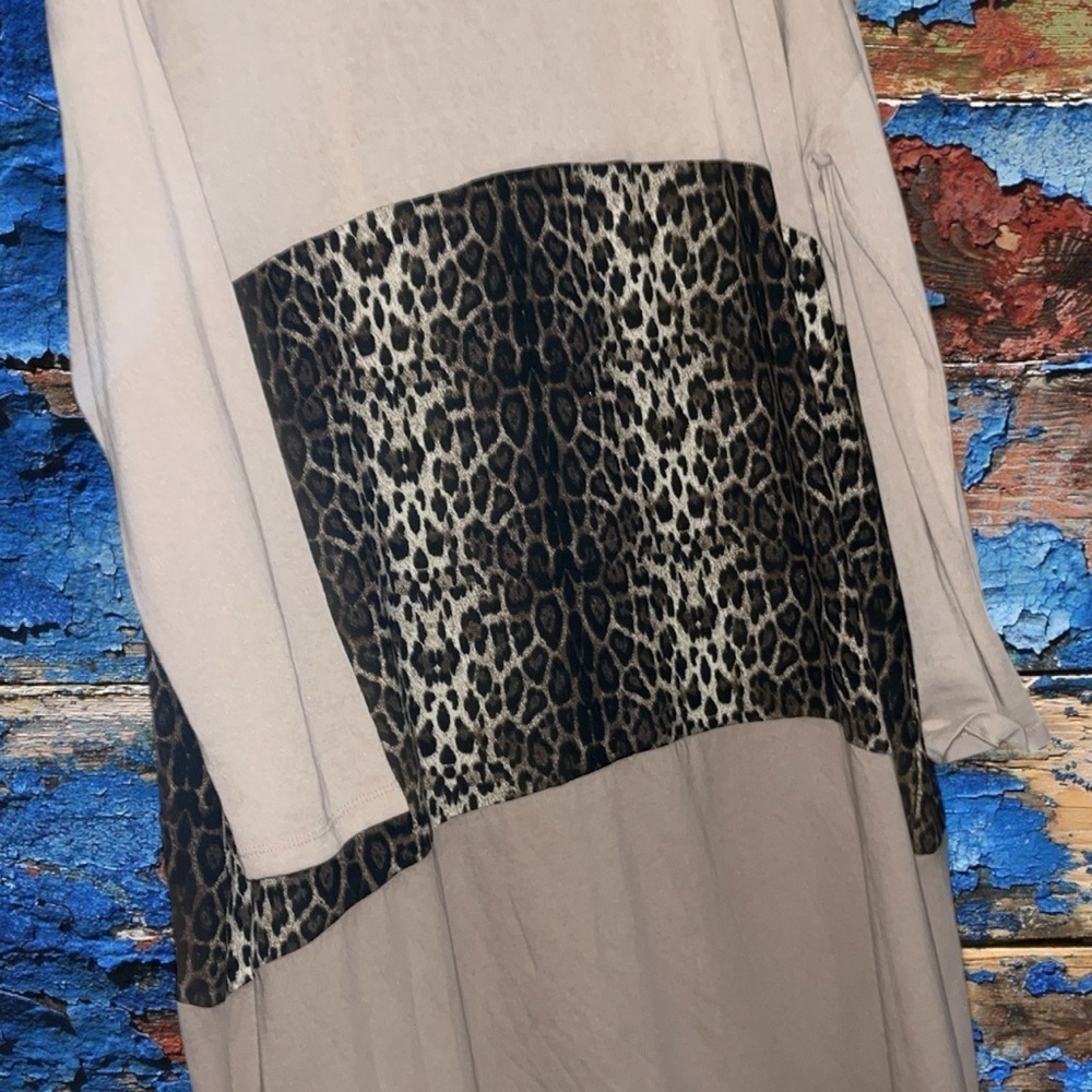 Umgee Generous Fit XL Up Leopard Print Long Sleeve Dress - Picture 2 of 3